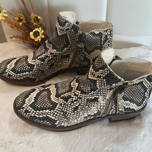 GB Ankle Boots